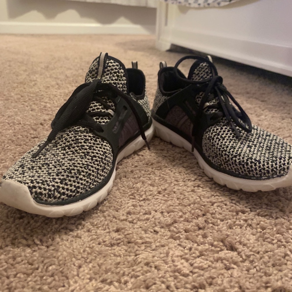 Cloud Foam Tennis Shoes